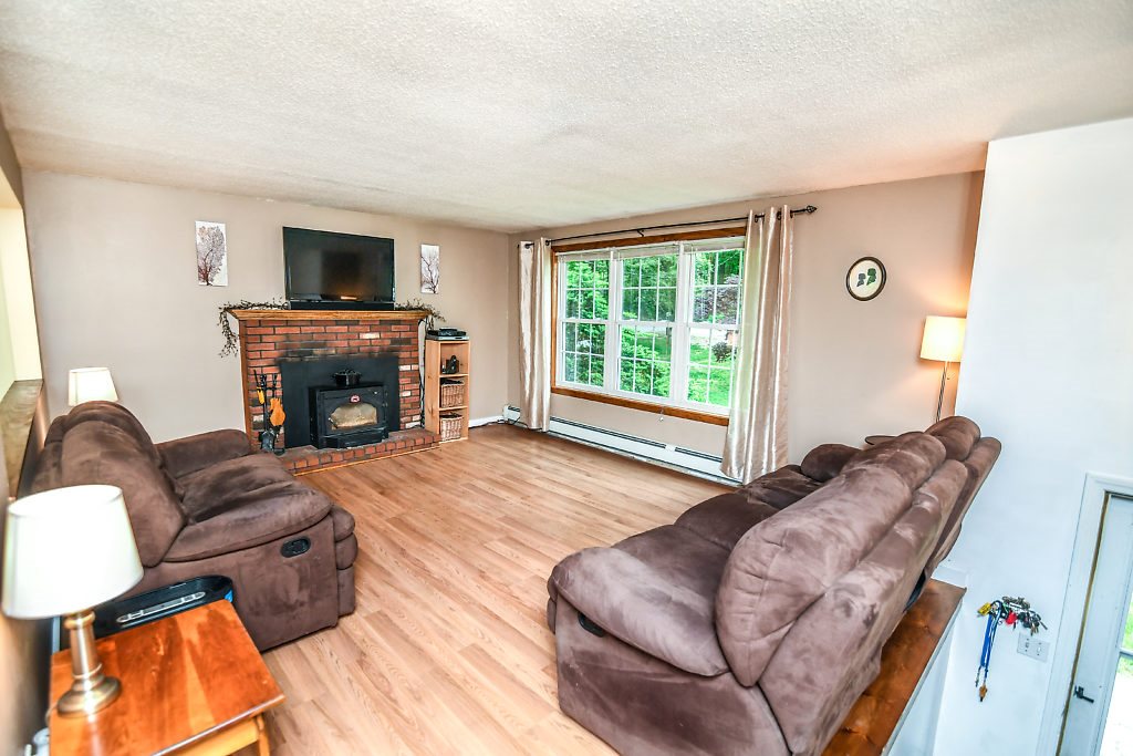 15 Fordway Road, Unit B Raymond, NH 03077 - Photo 3 of 27