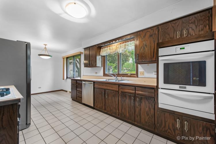 195 Westgate Drive Elgin, IL 60123 - Photo 11 of 39 a kitchen with stainless steel appliances a microwave and cabinets
