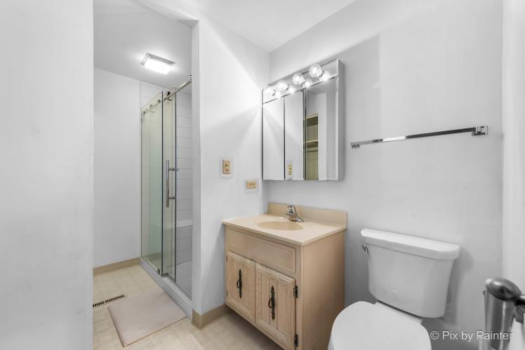 195 Westgate Drive Elgin, IL 60123 - Photo 17 of 39 a bathroom with a toilet sink and mirror