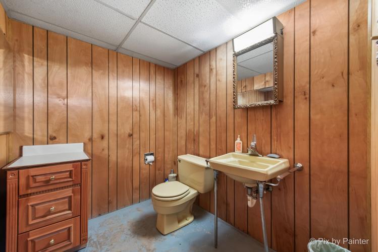 195 Westgate Drive Elgin, IL 60123 - Photo 26 of 39 a bathroom with a sink a toilet and mirror