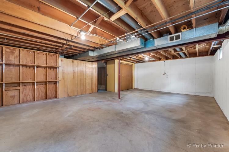 195 Westgate Drive Elgin, IL 60123 - Photo 30 of 39 a view of an empty room