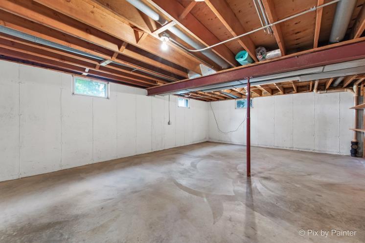 195 Westgate Drive Elgin, IL 60123 - Photo 31 of 39 a view of an empty room