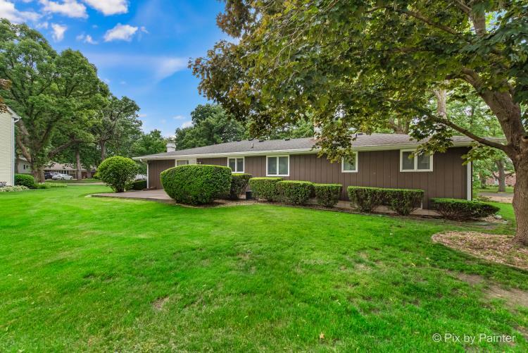 195 Westgate Drive Elgin, IL 60123 - Photo 33 of 39 a house view with a garden space