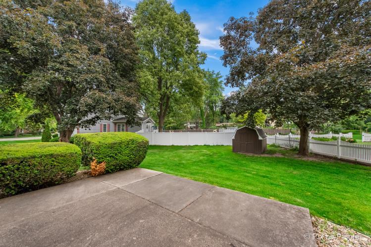 195 Westgate Drive Elgin, IL 60123 - Photo 35 of 39 a view of a garden with a house
