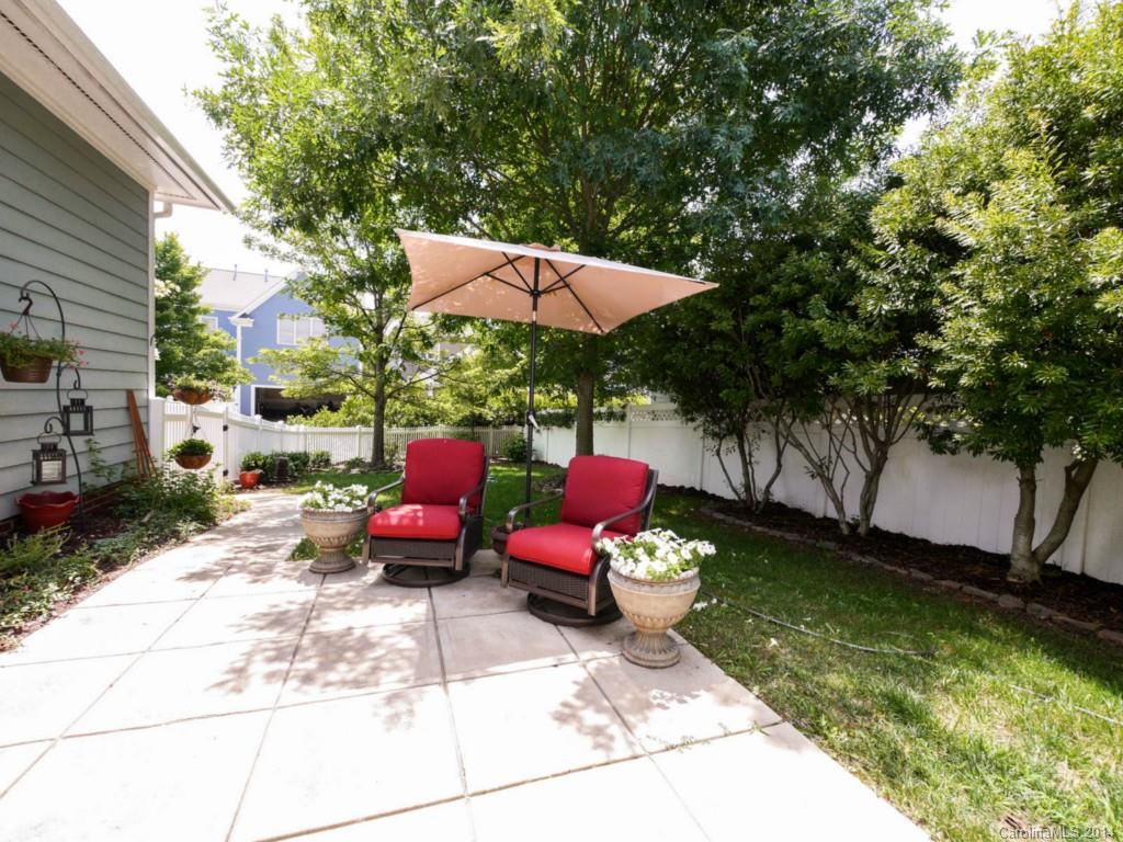 411 Bull Finch Bend Fort Mill, SC 29708 - Photo 21 of 22 a backyard of a house with table and chairs