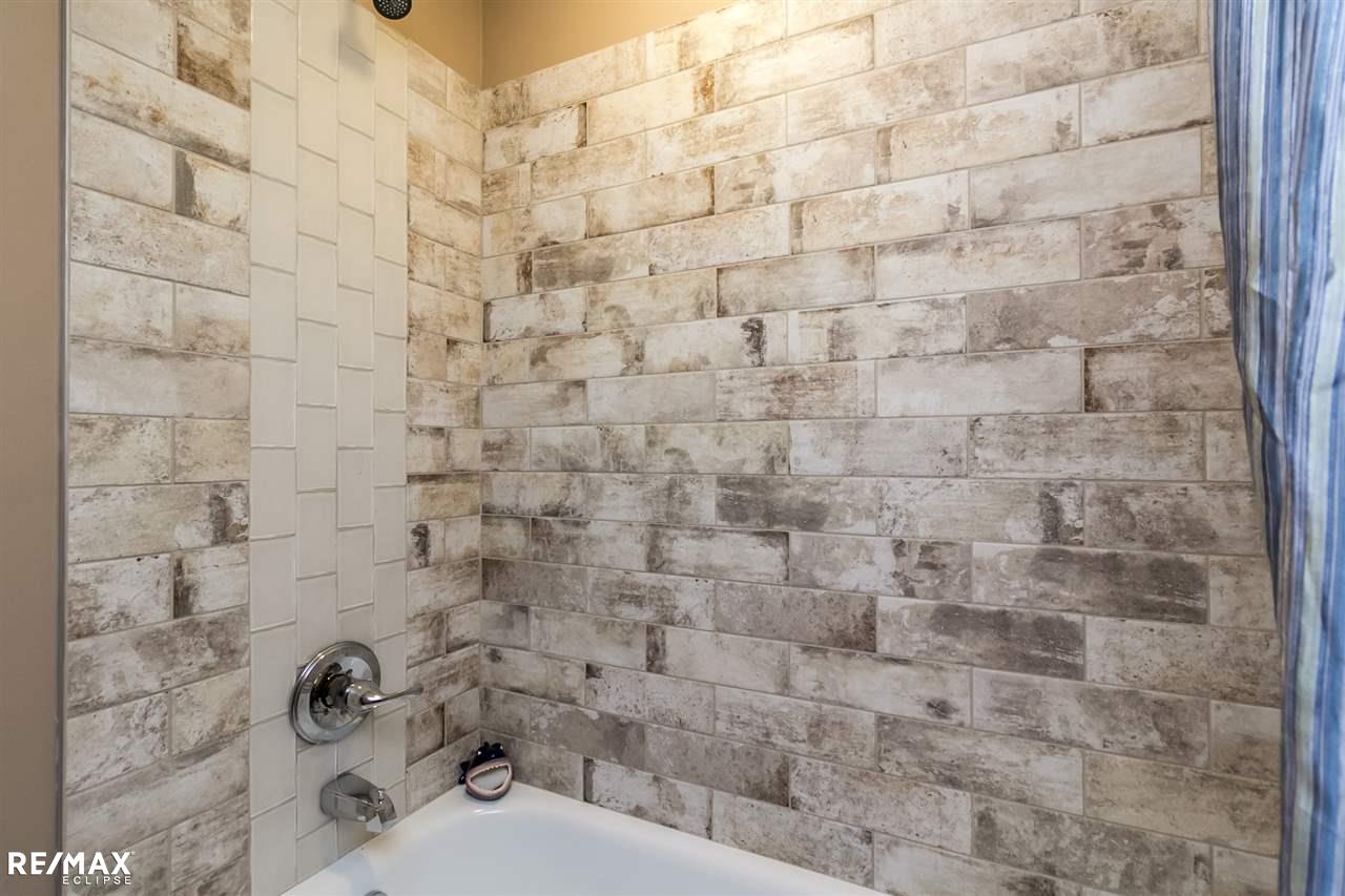 156 Shadywood Road Rochester, MI 48307 - Photo 25 of 43 31362934-24.JPG