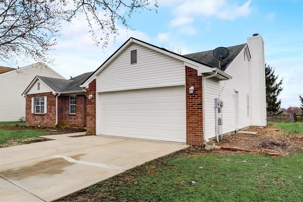 1050 Oak Leaf Road Franklin, IN 46131 - Photo 11 of 36 Gallery Image 11