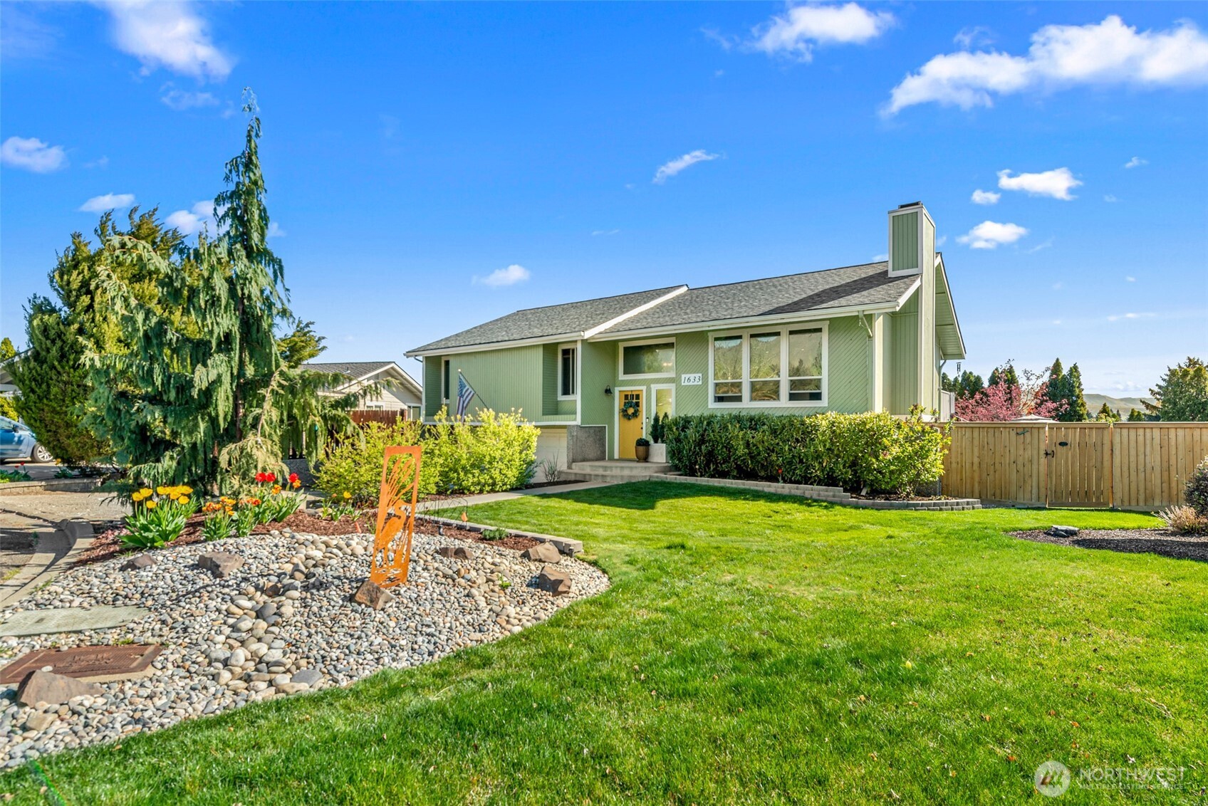 1633 Concord Place Wenatchee, WA 98801 - Photo 1 of 40