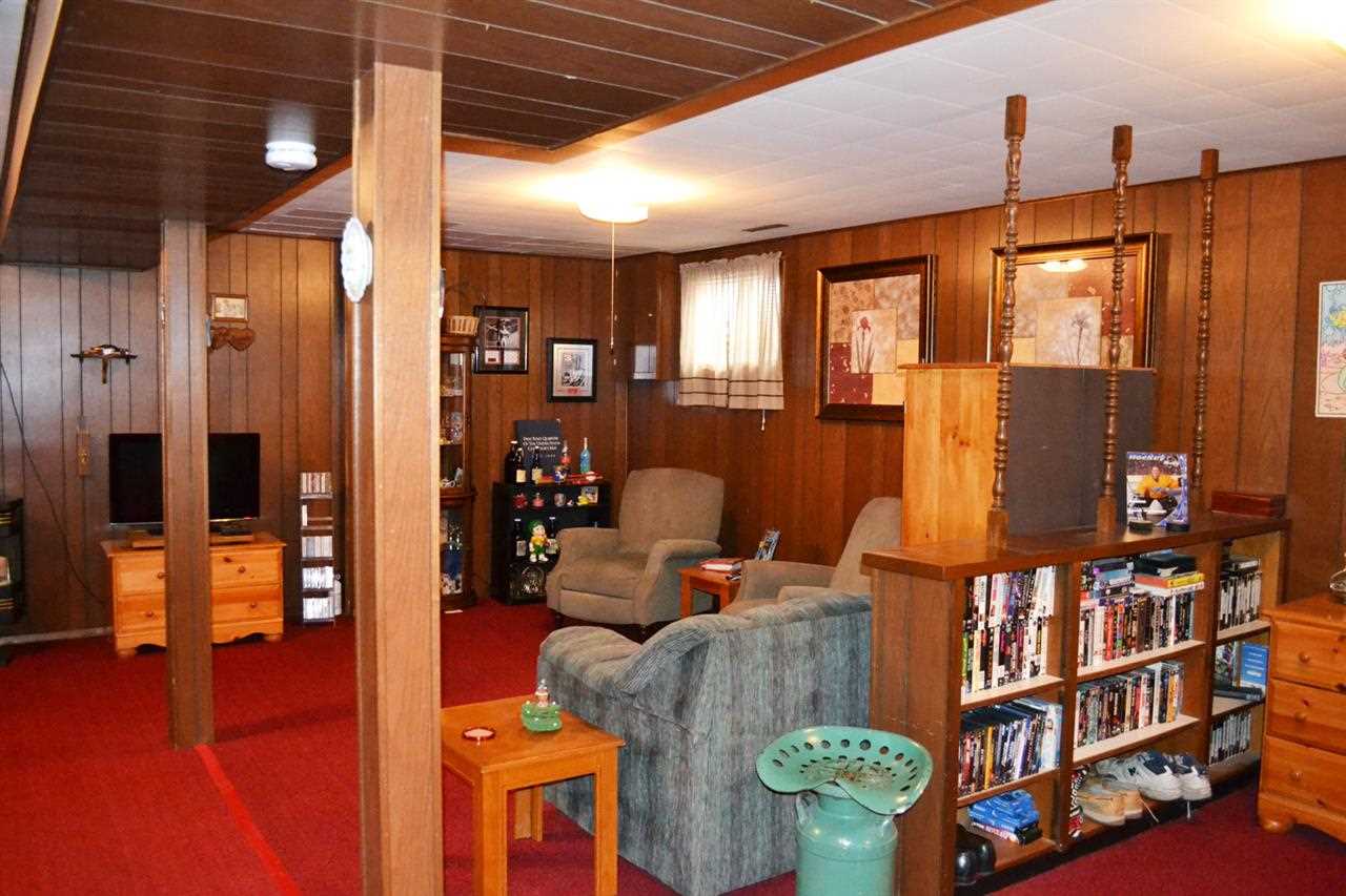 1087 Eisenhower Road Hiawatha, IA 52233 - Photo 19 of 20 Gallery Image 19