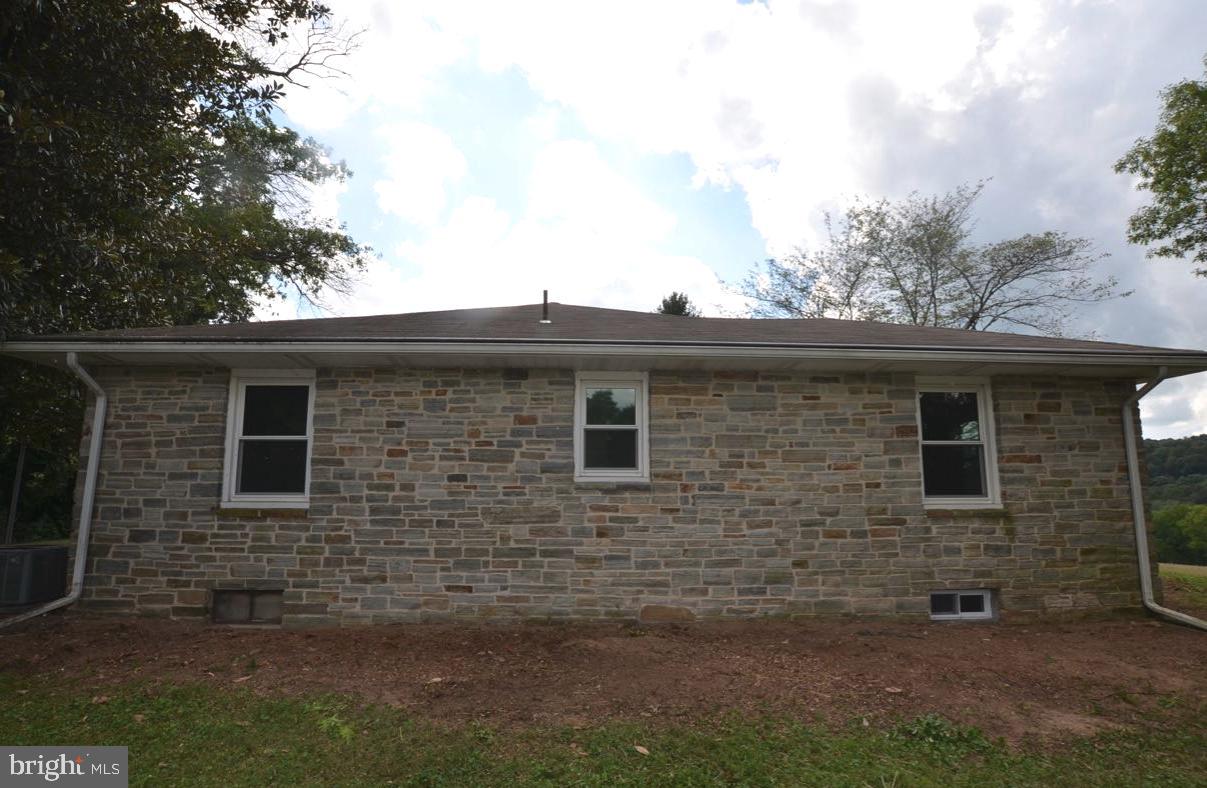 13554 Ingham Road Glen Rock, PA 17327 - Photo 5 of 42 Gallery Image 5