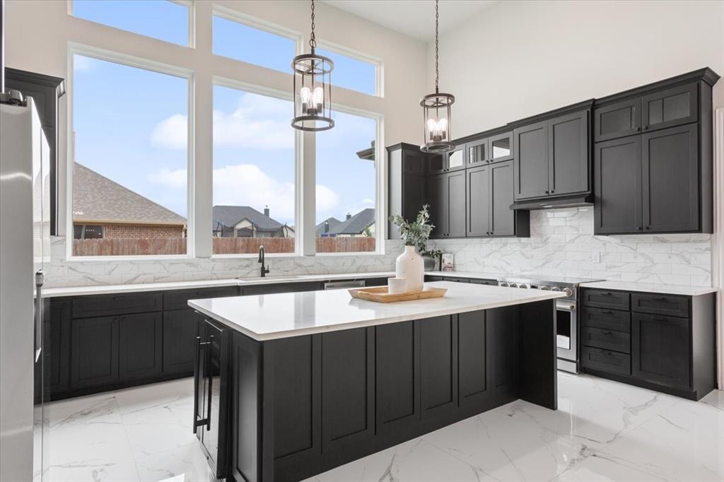 959 Gallant Fox Hewitt, TX 76643 - Photo 10 of 38 a kitchen with granite countertop a sink and cabinets