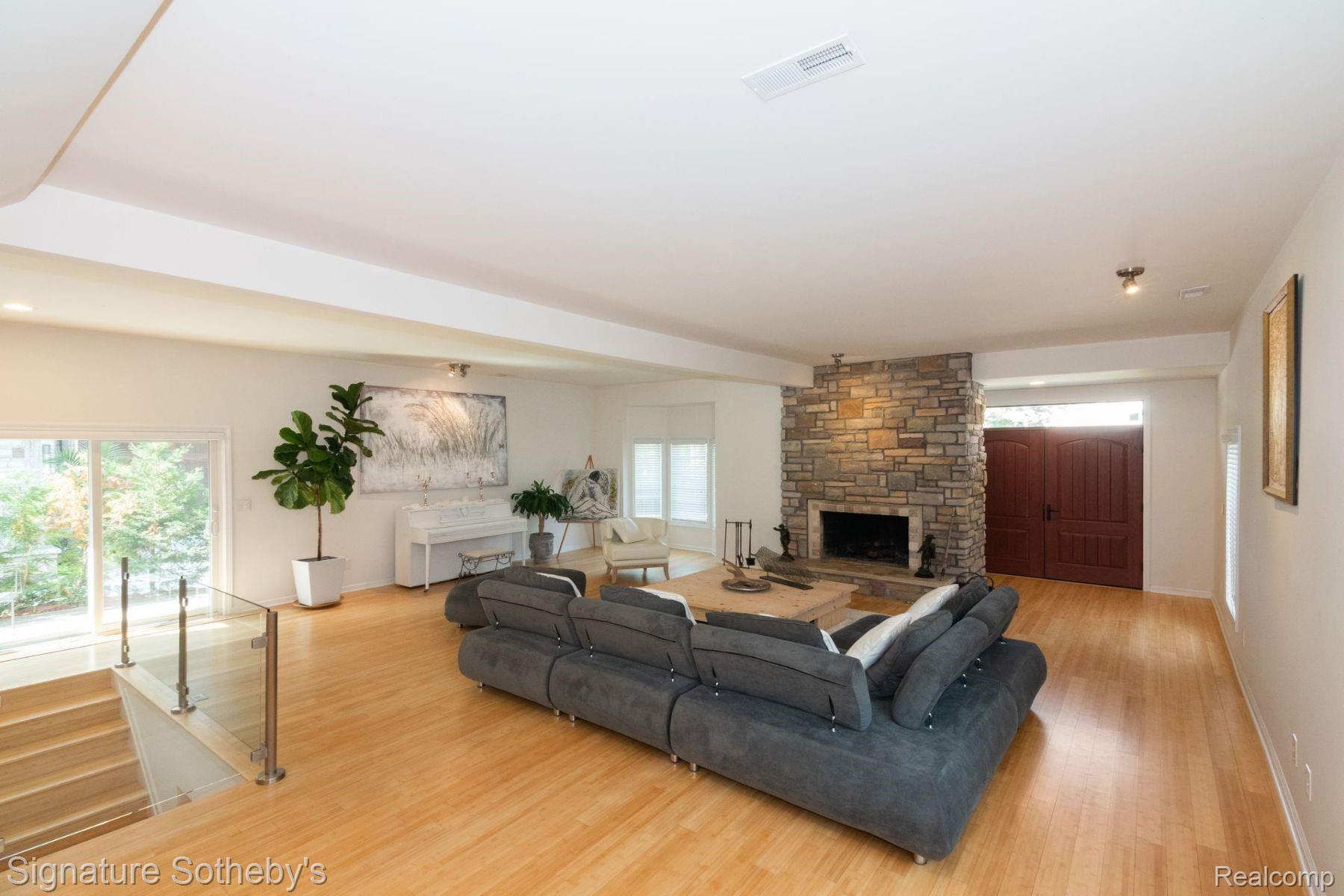 135 Glendale Avenue Rochester, MI 48307 - Photo 14 of 47 61.jpg