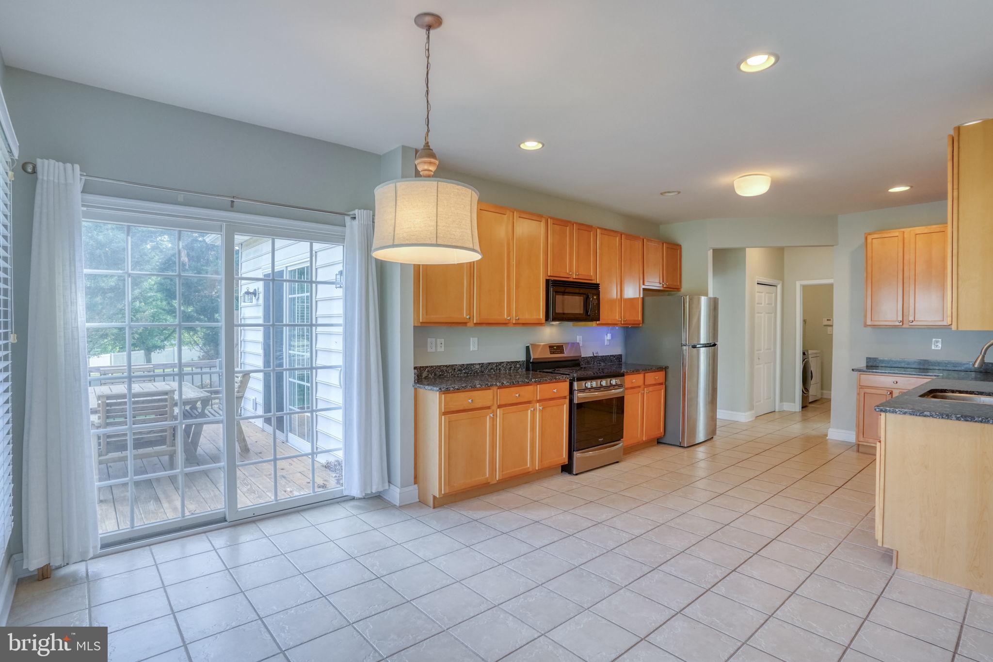 266 Stone Ridge Drive Dover, DE 19901 - Photo 22 of 41 Kitchen with breakfast area