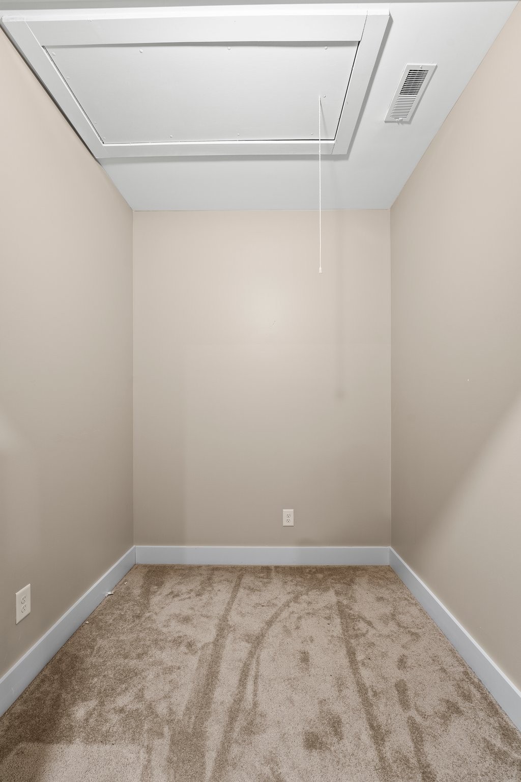 105 Island Way Winchester, TN 37398 - Photo 32 of 41 a view of a room with an empty space