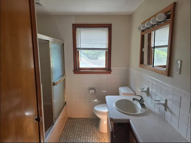 $1,990 | 985 Slater Road, Unit 2, New Britain, CT 06053