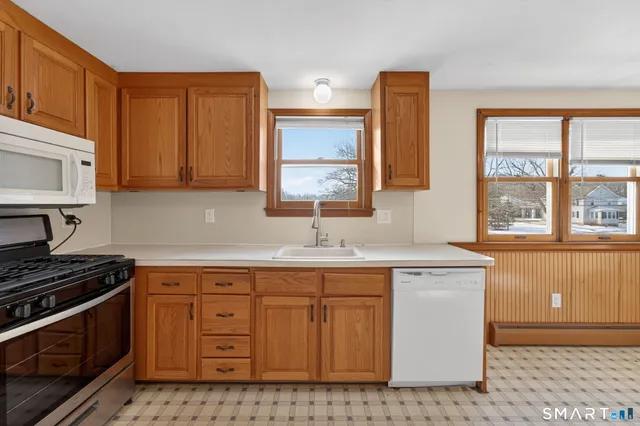 $1,990 | 985 Slater Road, Unit 2, New Britain, CT 06053