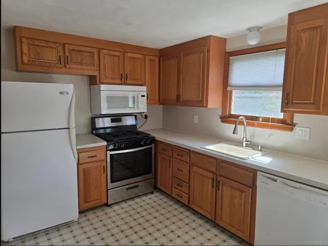 $1,990 | 985 Slater Road, Unit 2, New Britain, CT 06053