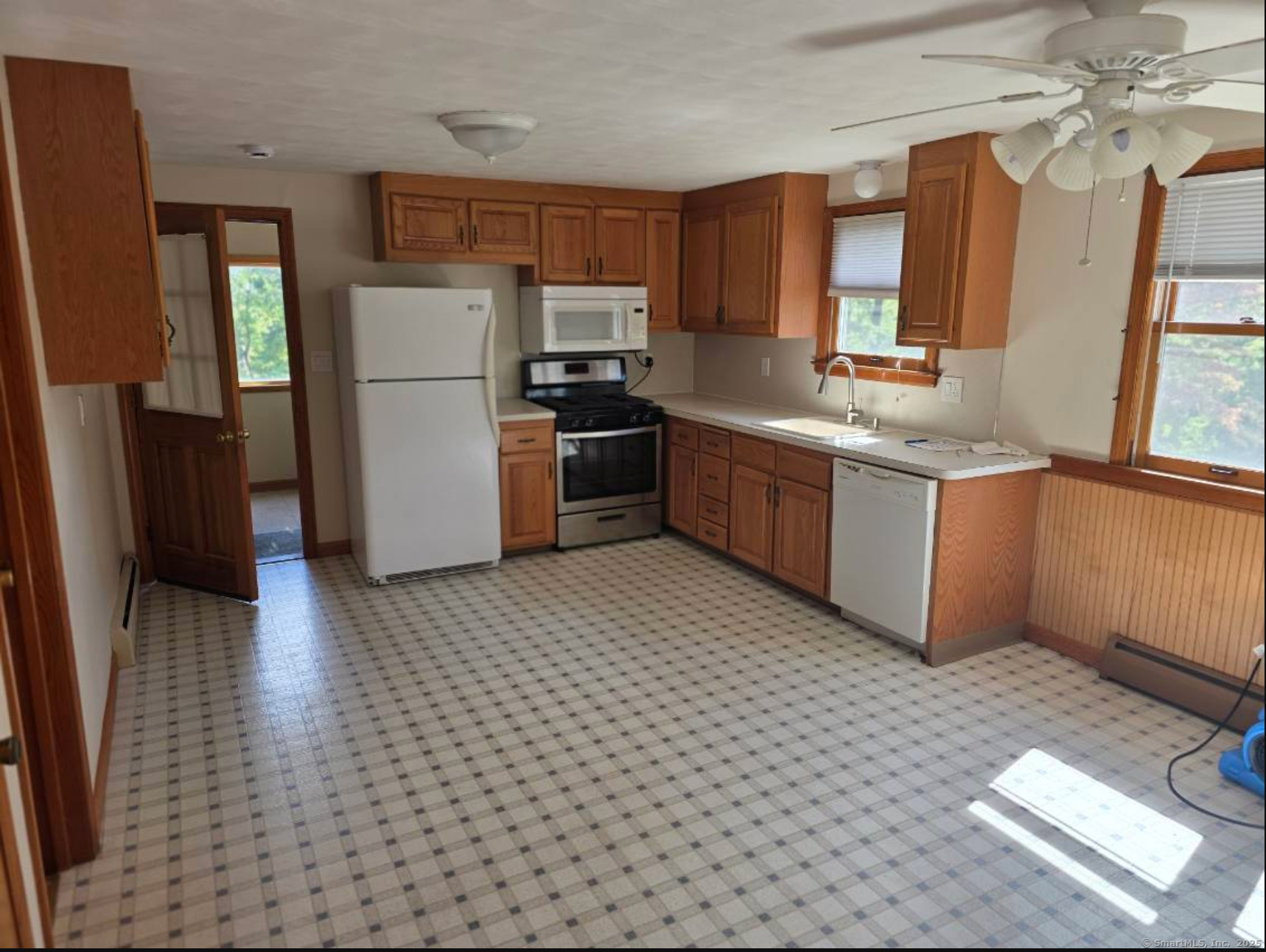 985 Slater Road, Unit 2 New Britain, CT 06053 - Photo 10 of 18