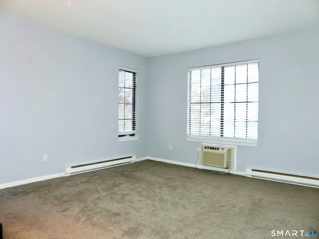 $3,300 | 8 Oakwood Avenue, Unit D6, Norwalk, CT 06850