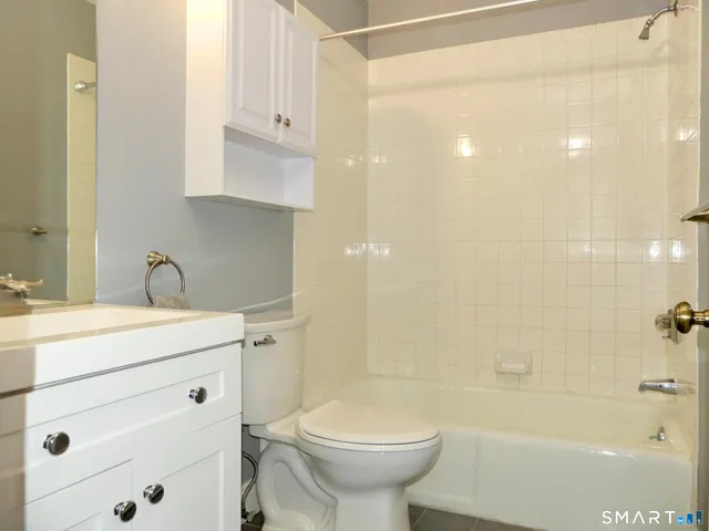 $3,300 | 8 Oakwood Avenue, Unit D6, Norwalk, CT 06850