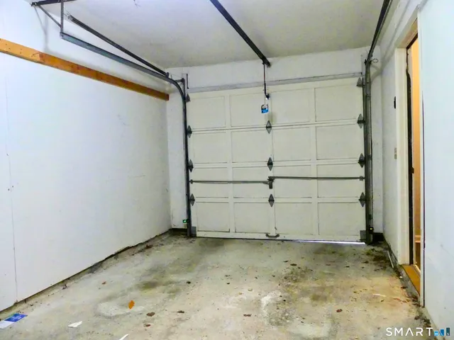 $3,300 | 8 Oakwood Avenue, Unit D6, Norwalk, CT 06850