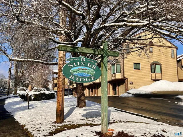 $3,300 | 8 Oakwood Avenue, Unit D6, Norwalk, CT 06850