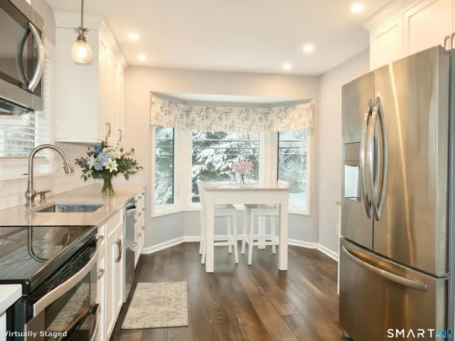 $3,300 | 8 Oakwood Avenue, Unit D6, Norwalk, CT 06850