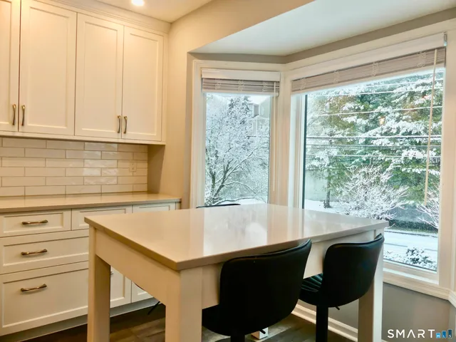 $3,300 | 8 Oakwood Avenue, Unit D6, Norwalk, CT 06850