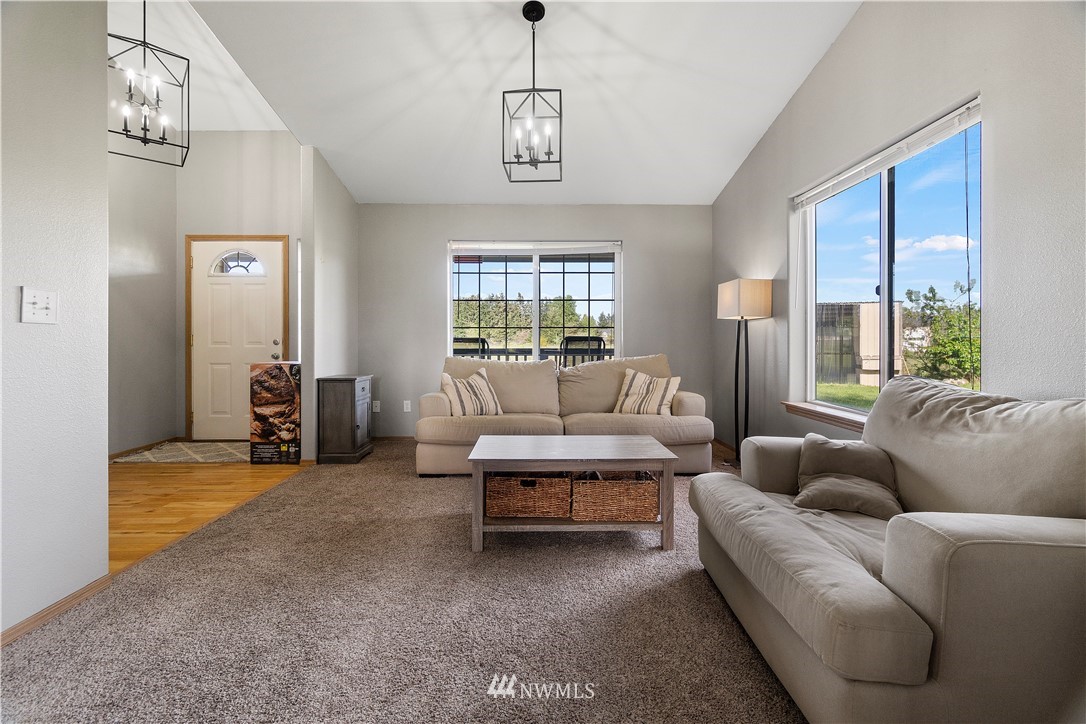 8531 178th Avenue Southwest Rochester, WA 98579 - Photo 12 of 40