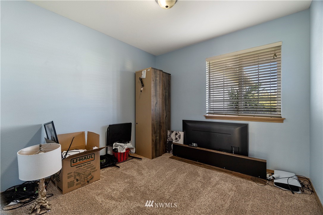8531 178th Avenue Southwest Rochester, WA 98579 - Photo 26 of 40