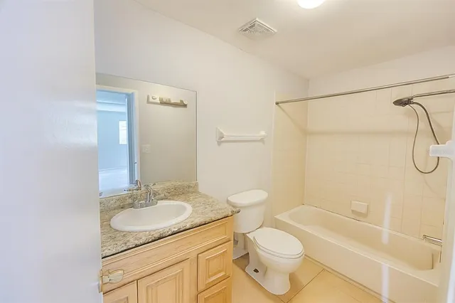 $186,900 | 200 Country Club Drive, Unit 1302, Largo, FL 33771