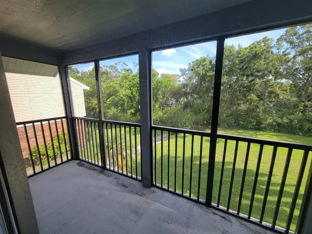 $186,900 | 200 Country Club Drive, Unit 1302, Largo, FL 33771
