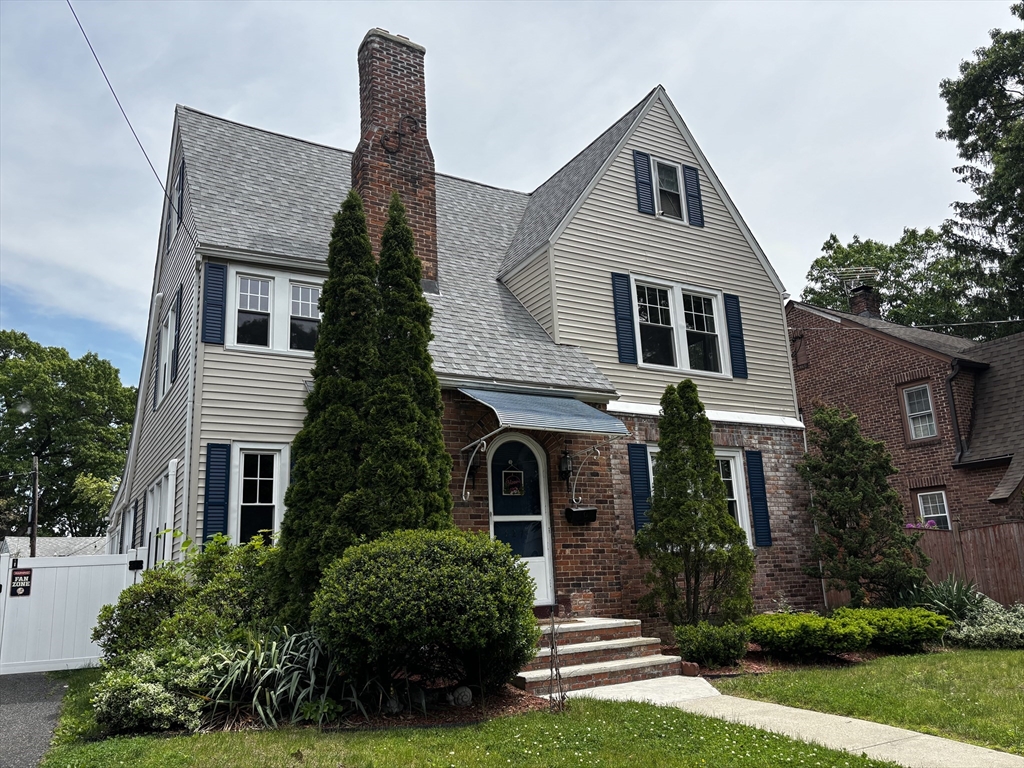 127 Melha Avenue Springfield, MA 01104 - Photo 3 of 41