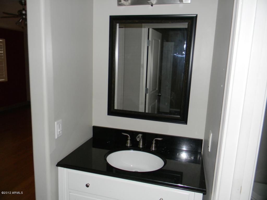 1219 East Colter Street, Unit 12 Phoenix, AZ 85014 - Photo 12 of 20 Bath 1