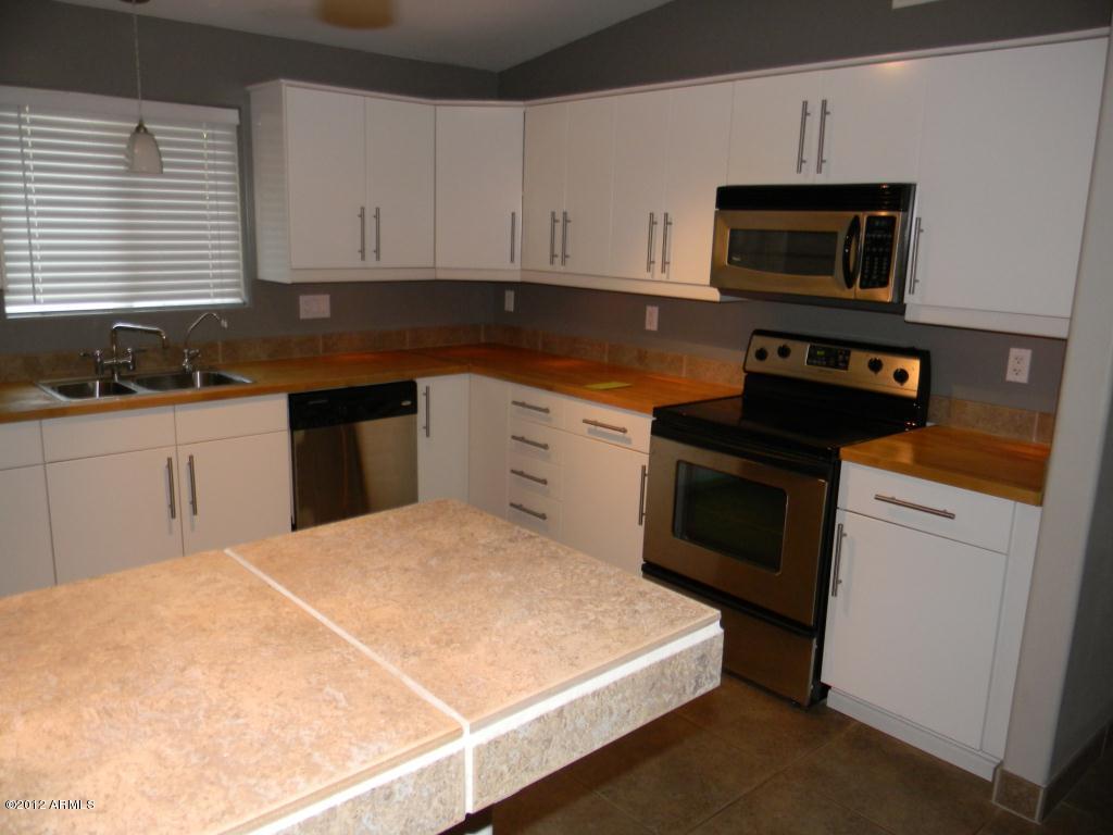 1219 East Colter Street, Unit 12 Phoenix, AZ 85014 - Photo 9 of 20 Kitchen