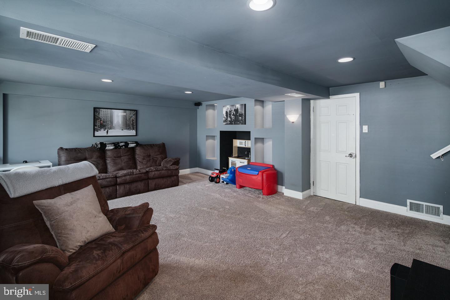 1032 Windsor Road Warminster, PA 18974 - Photo 18 of 26