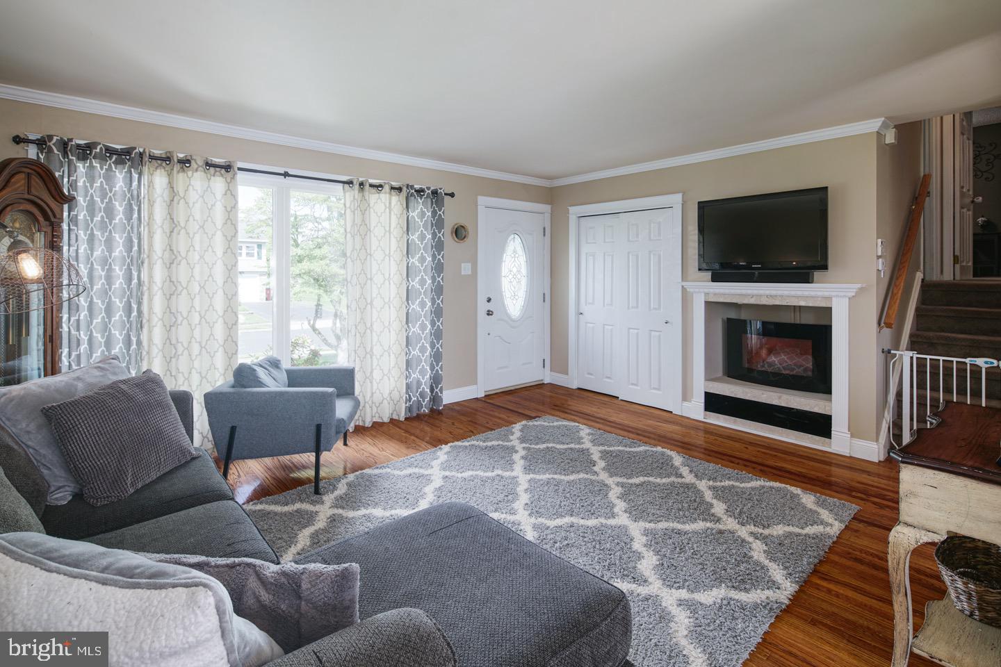 1032 Windsor Road Warminster, PA 18974 - Photo 7 of 26