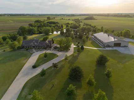 $3,950,000 | 3076 North 400 East Road, McLean, IL 61754