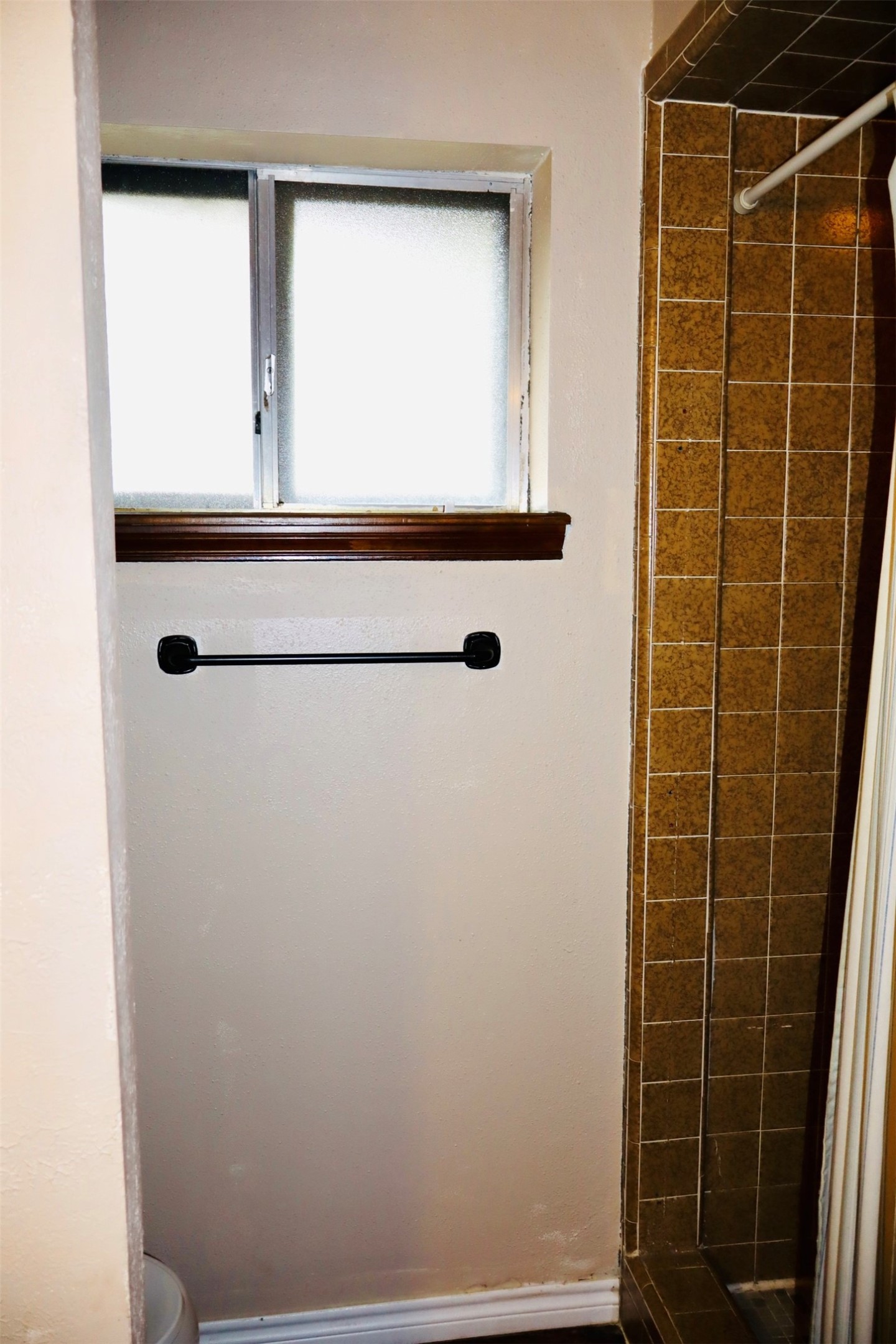 1108 Easy Street Rosenberg, TX 77471 - Photo 16 of 28 a bathroom with a shower