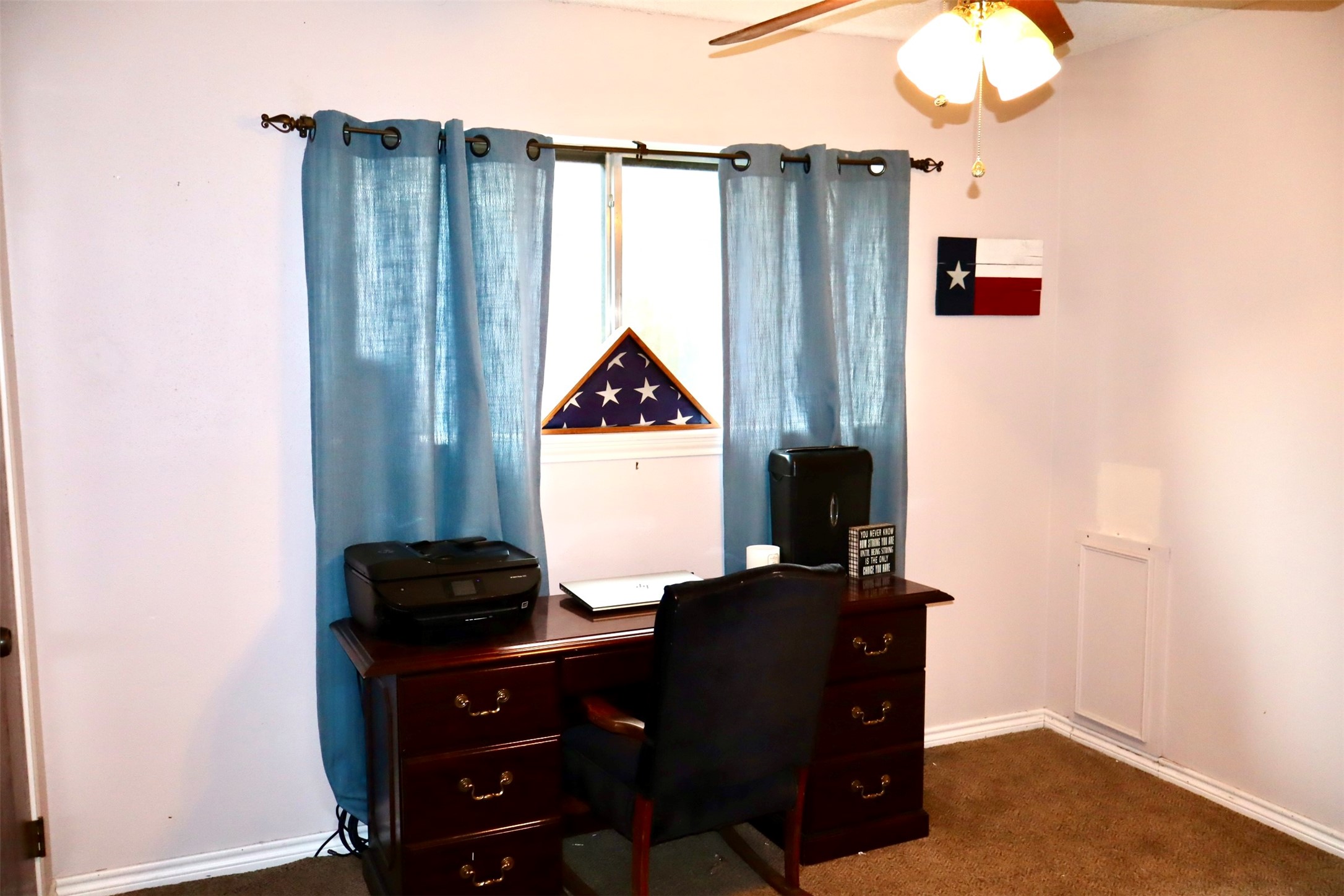 1108 Easy Street Rosenberg, TX 77471 - Photo 19 of 28 a room with a window and a mirror