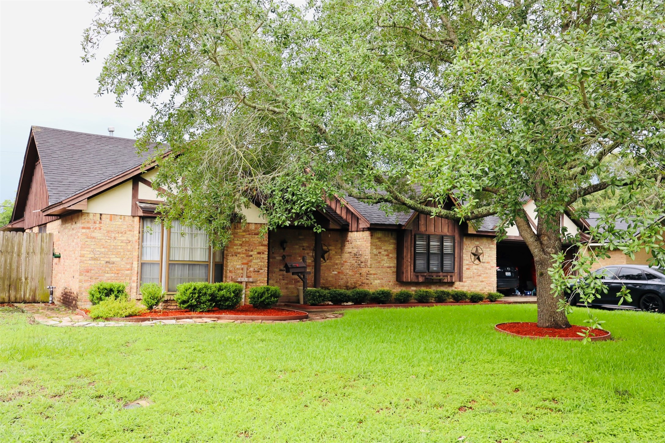 1108 Easy Street Rosenberg, TX 77471 - Photo 3 of 28 a front view of house with yard and green space