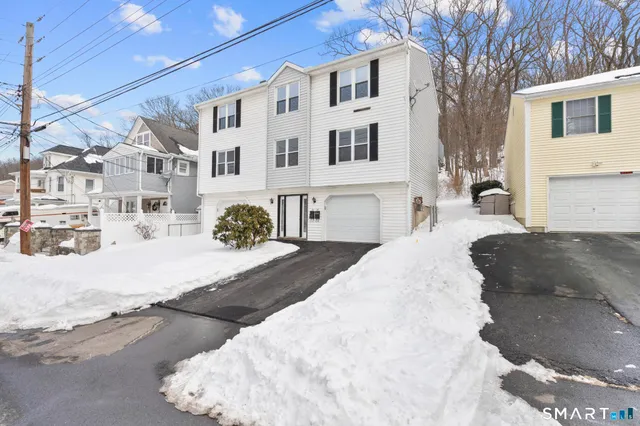 $1,900 | 35 Woodlawn Avenue, Ansonia, CT 06401