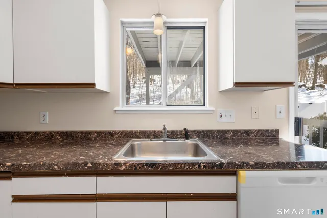 $1,900 | 35 Woodlawn Avenue, Ansonia, CT 06401