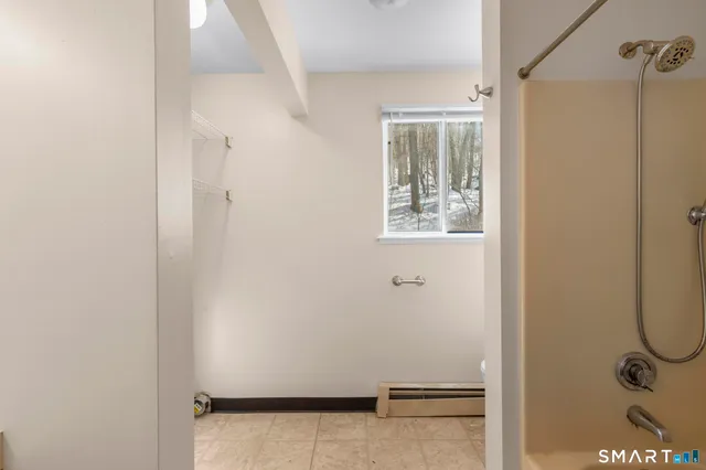 $1,900 | 35 Woodlawn Avenue, Ansonia, CT 06401