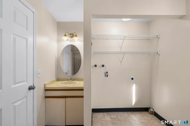 $1,900 | 35 Woodlawn Avenue, Ansonia, CT 06401