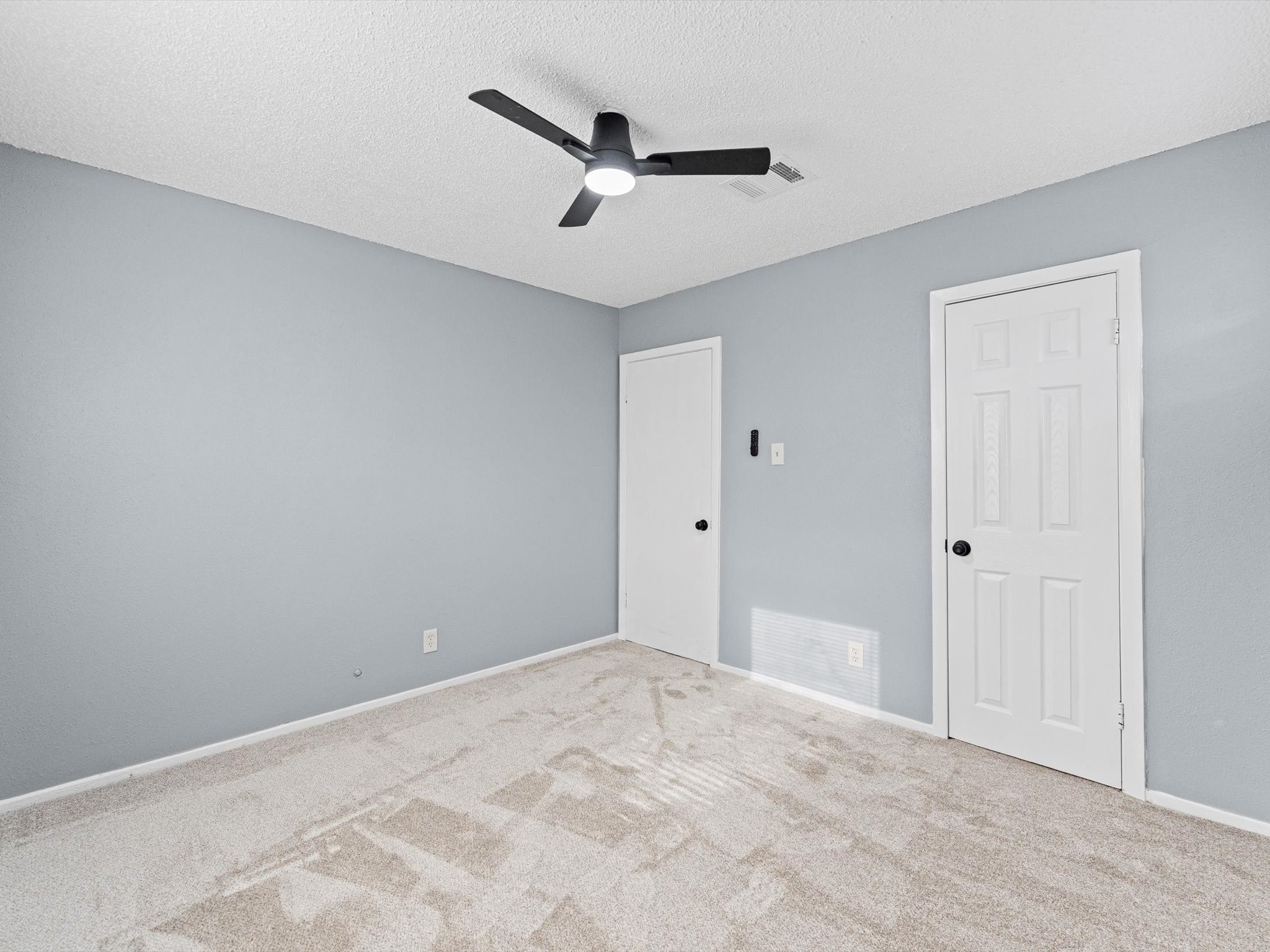 10918 Ritow Street Houston, TX 77089 - Photo 14 of 26 a view of a livingroom with a ceiling fan