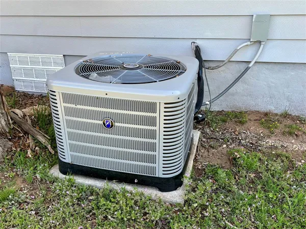 a view of utility room