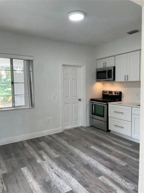 538 Southwest 7th Street Hallandale Beach, FL 33009 - Photo 18 of 35 a kitchen with kitchen island cabinets and oven