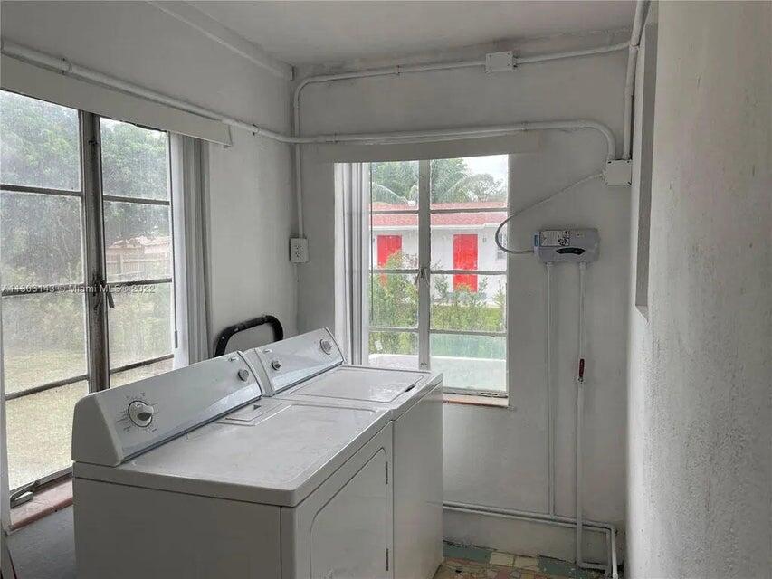538 Southwest 7th Street Hallandale Beach, FL 33009 - Photo 21 of 35 a room with sink and window