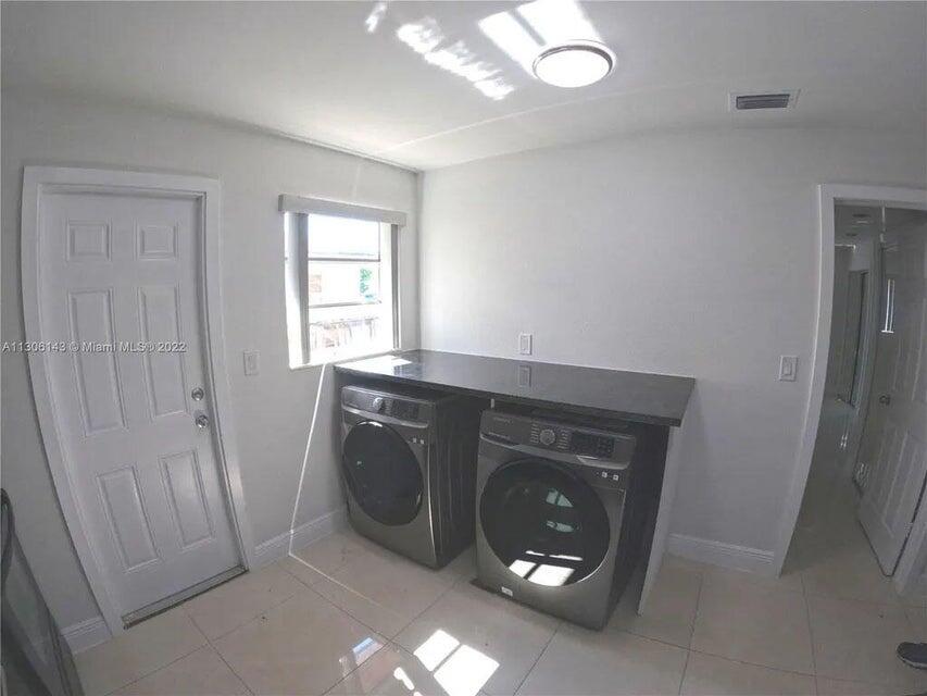 538 Southwest 7th Street Hallandale Beach, FL 33009 - Photo 29 of 35
